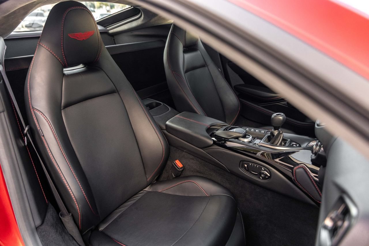 Used 2021 Aston Martin V8 Vantage Coupe RWD image 38