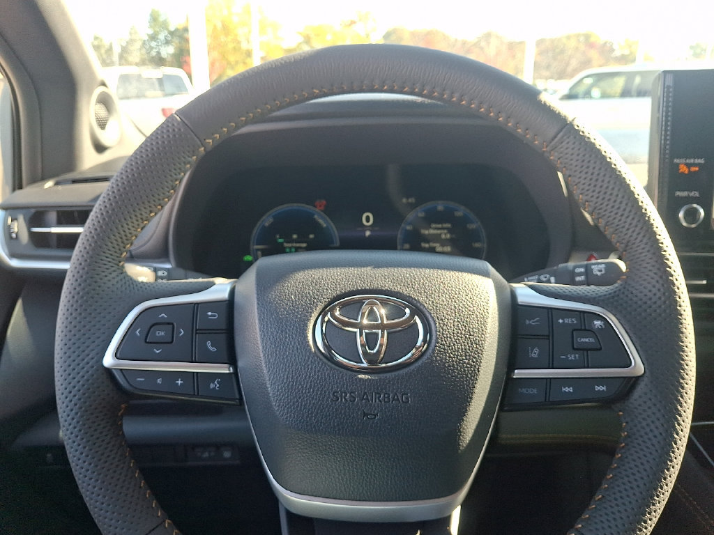 New 2026 Toyota Sienna XLE Woodland Edition AWD/4WD image 17
