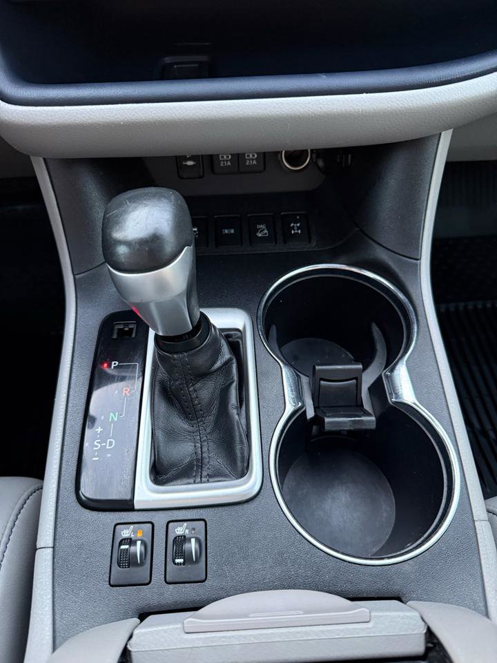 Used 2019 Toyota Highlander XLE AWD/4WD image 24