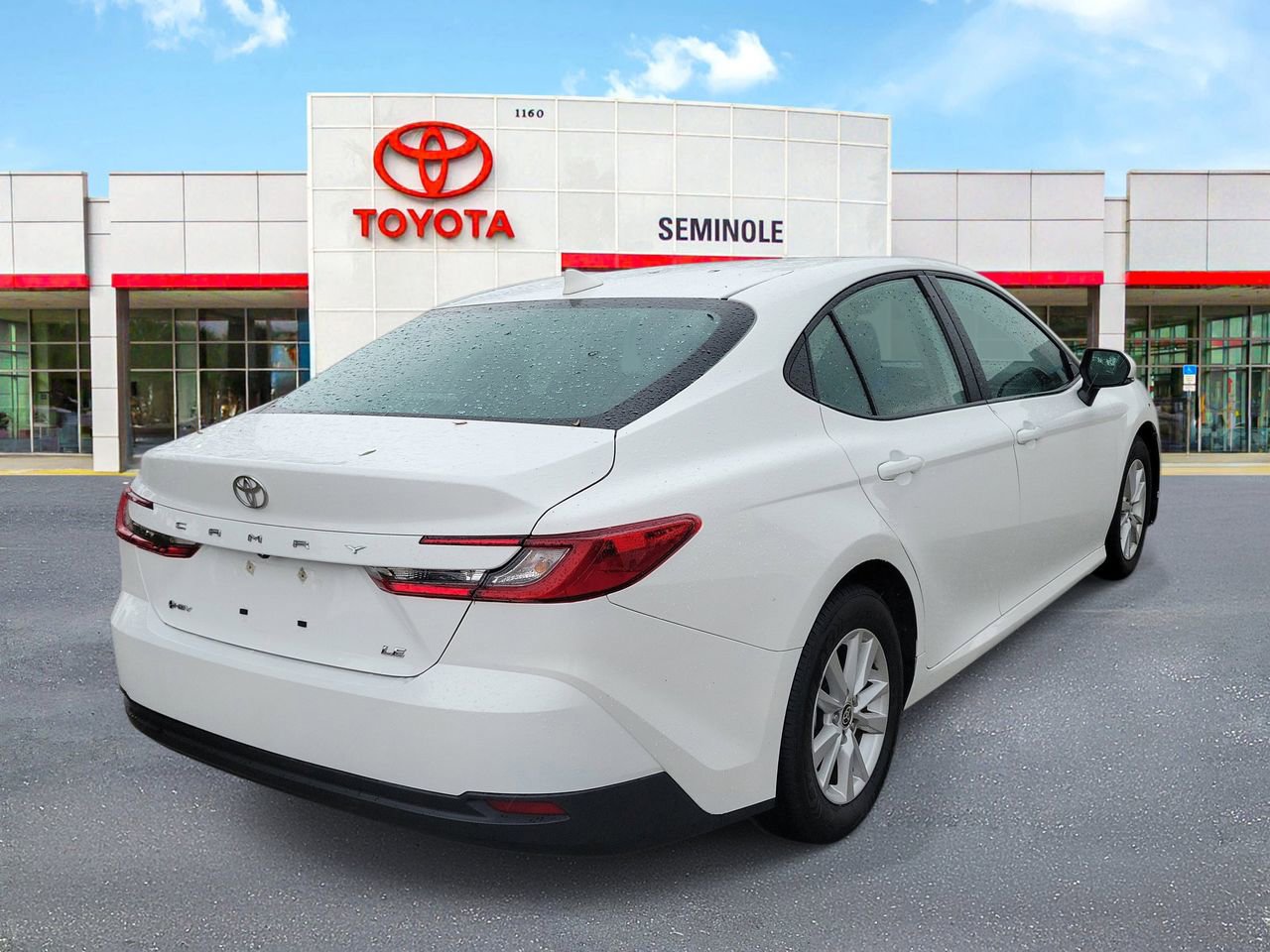 Used 2025 Toyota Camry LE image 3