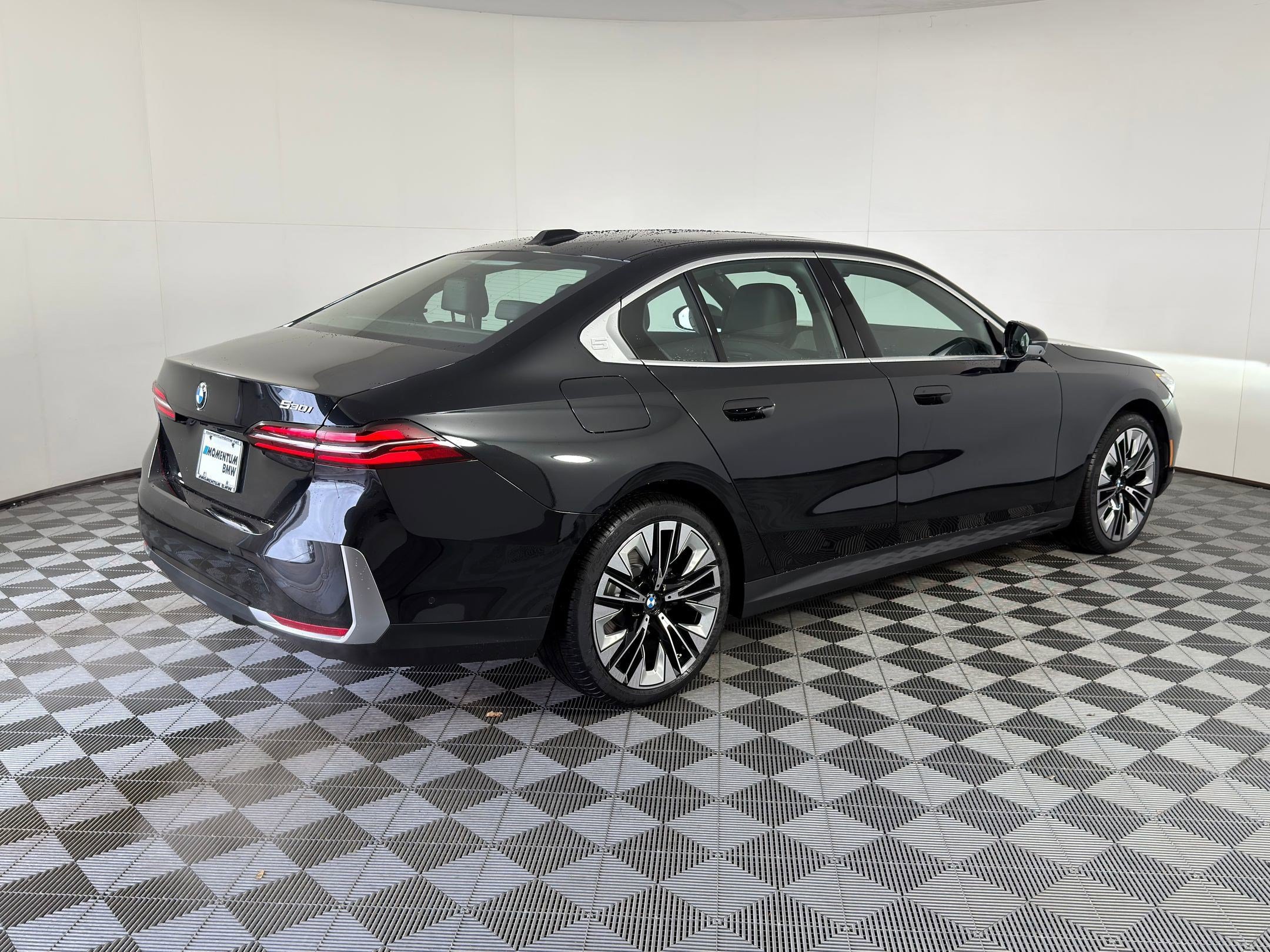 Used 2026 BMW 530i w/ Premium Package RWD image 7