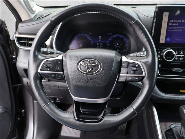 Certified 2024 Toyota Highlander Limited AWD/4WD image 13