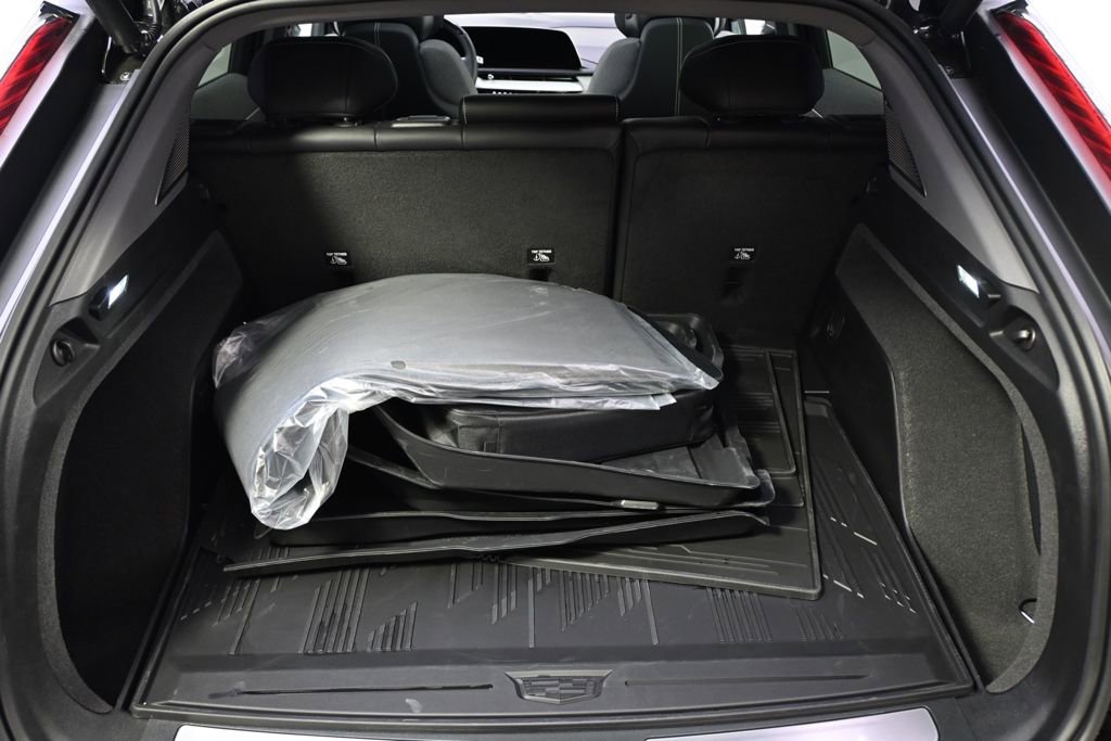 New 2026 Cadillac Optiq Luxury 1 image 19