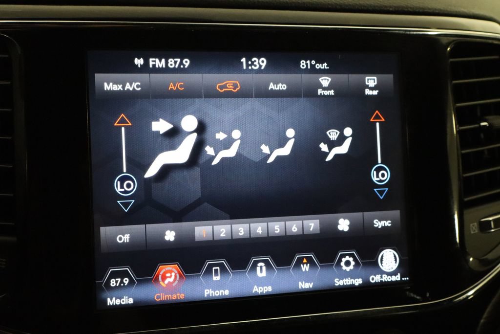Used 2022 Jeep Grand Cherokee Laredo E AWD/4WD image 32