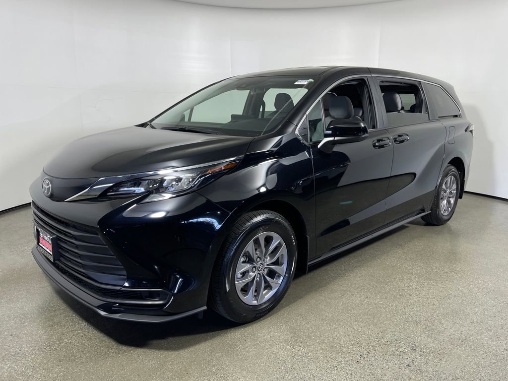 New 2026 Toyota Sienna LE image 7