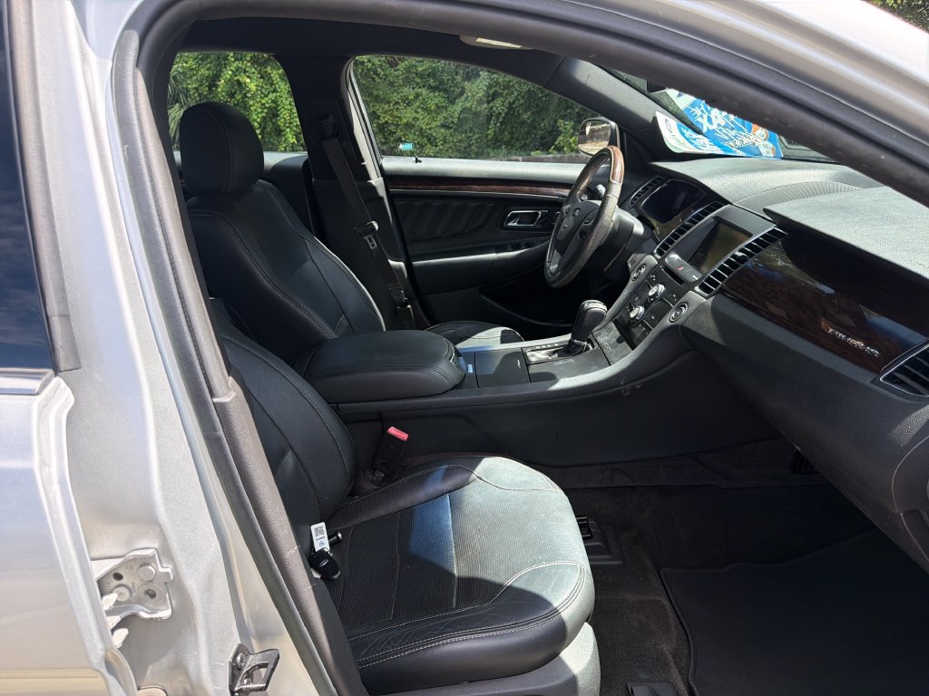 Used 2015 Ford Taurus Limited FWD image 27