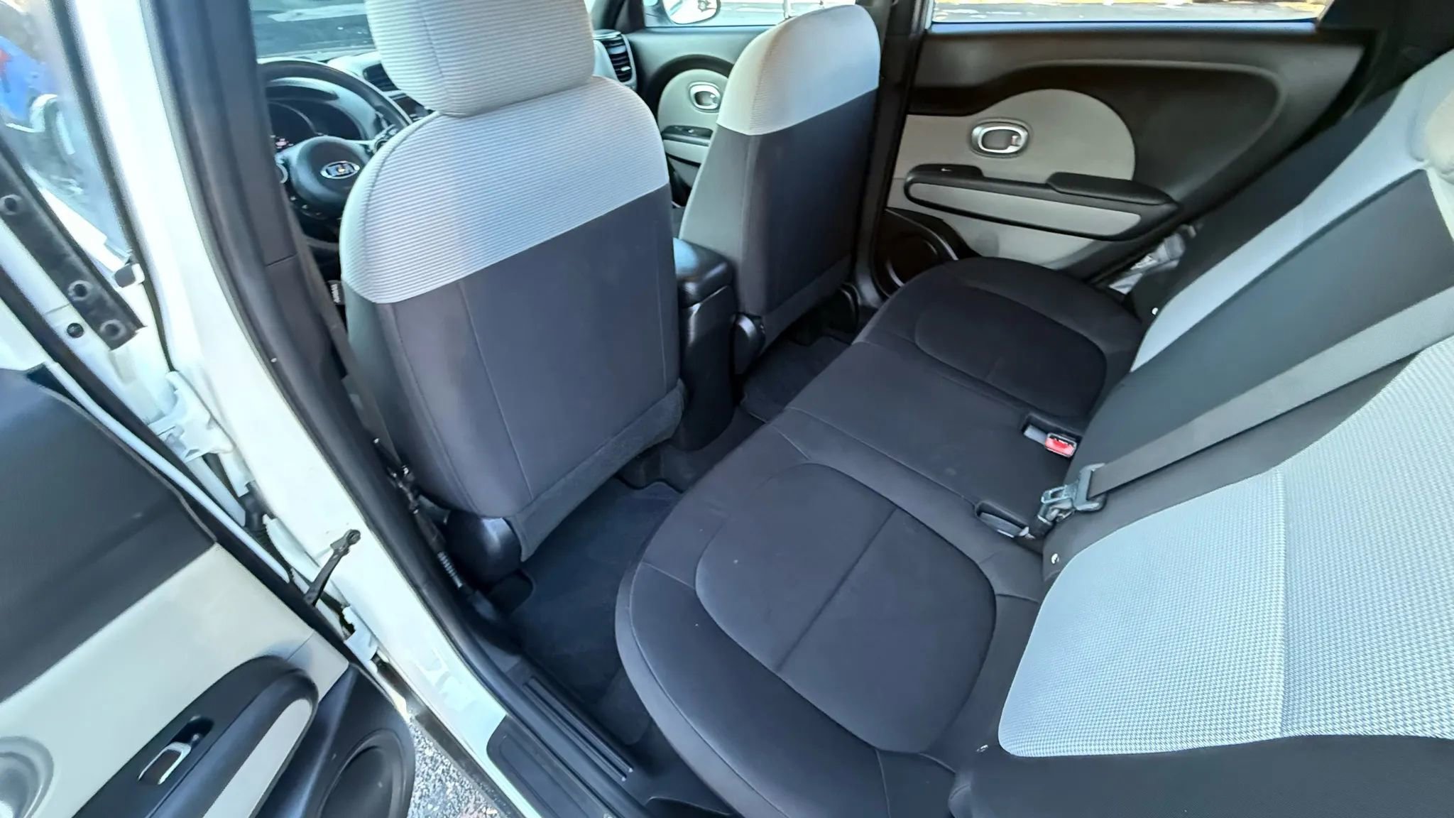 Used 2018 Kia Soul image 23