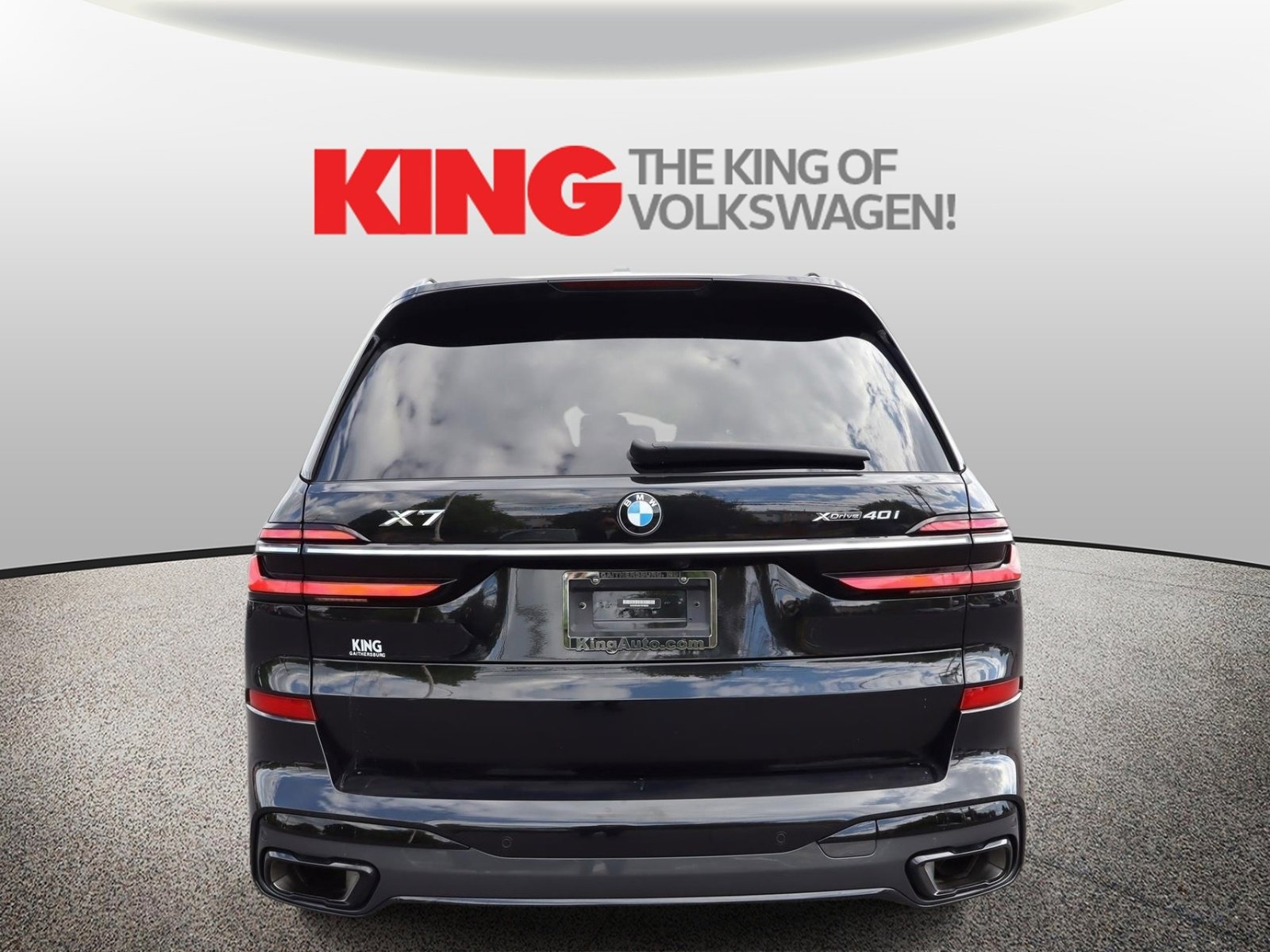 Used 2023 BMW X7 xDrive40i w/ M Sport Package AWD/4WD image 4
