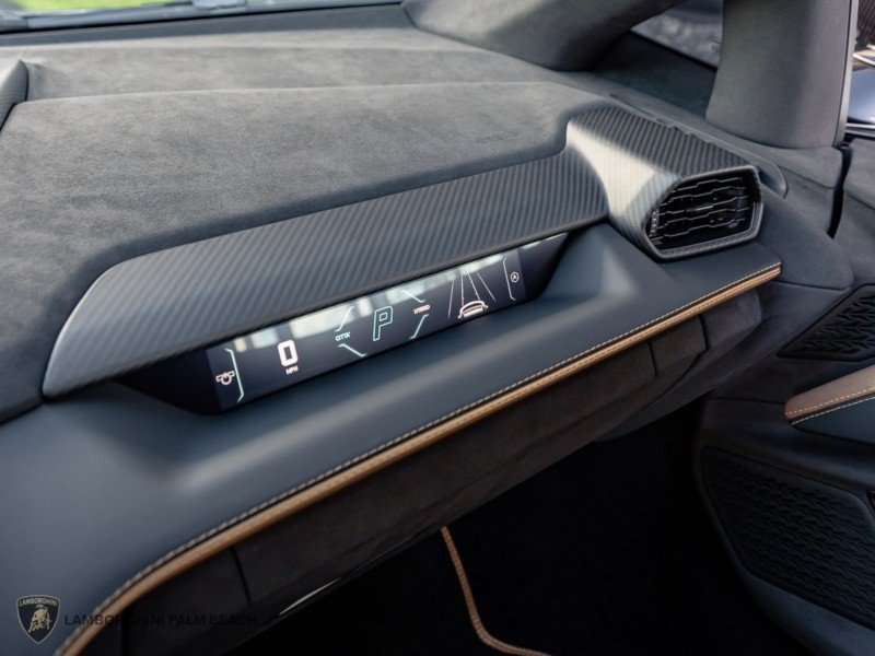 Used 2025 Lamborghini Revuelto AWD/4WD image 18
