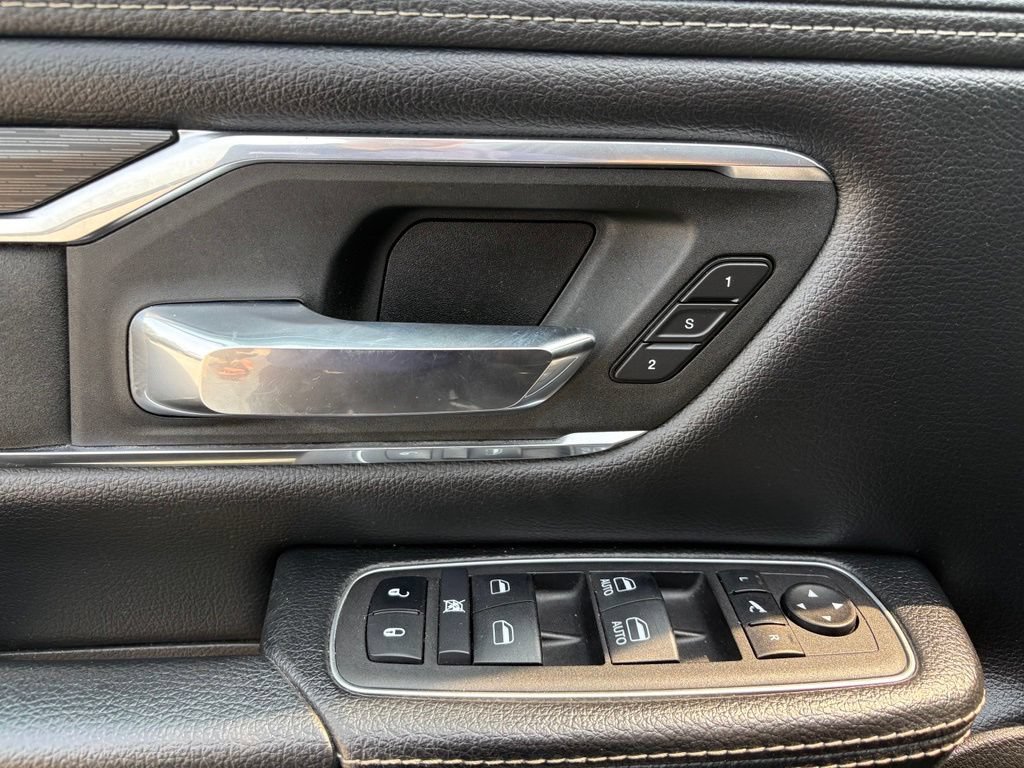 Used 2024 RAM 1500 Laramie AWD/4WD image 11