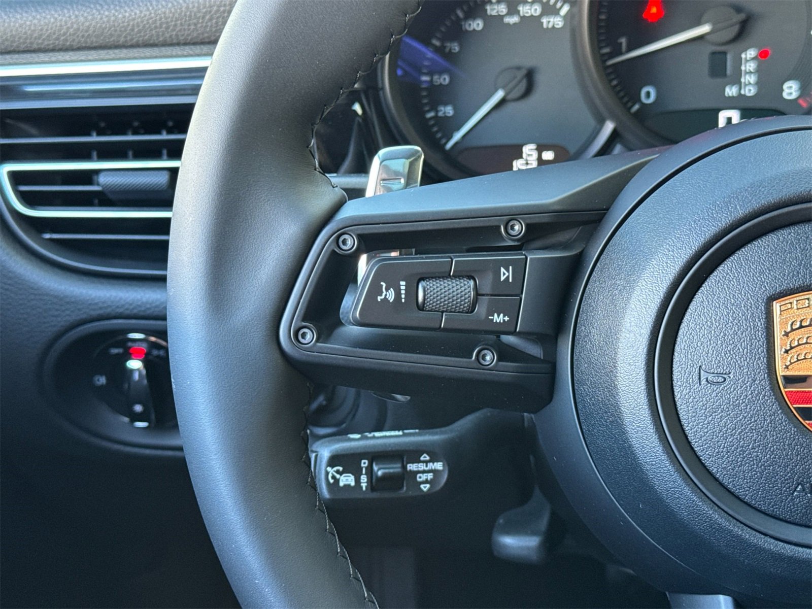 New 2026 Porsche Macan image 25