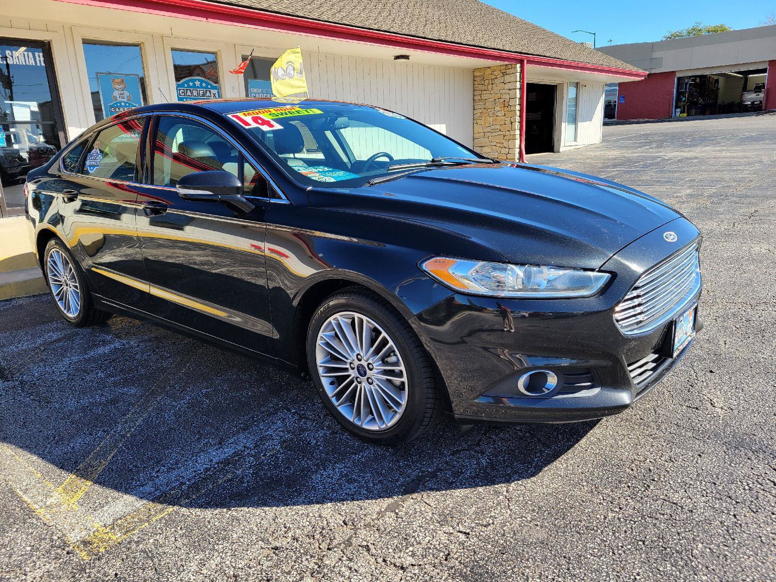 Used 2014 Ford Fusion SE w/ Equipment Group 202A FWD image 3