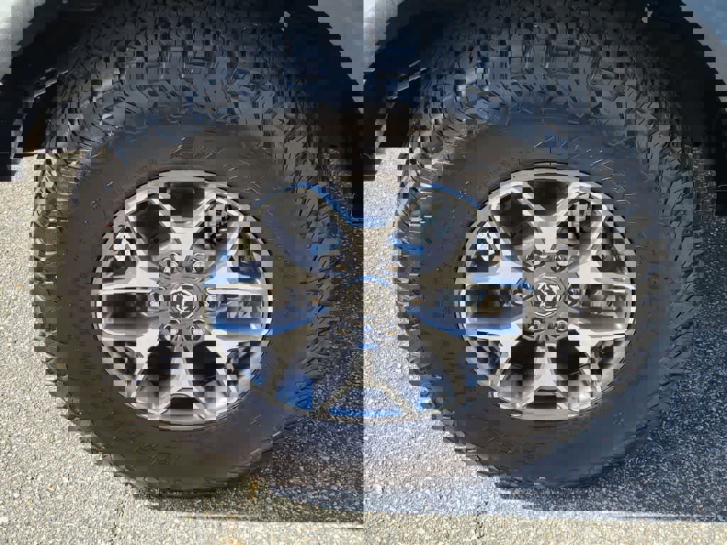 Used 2025 Ford Bronco Badlands image 10