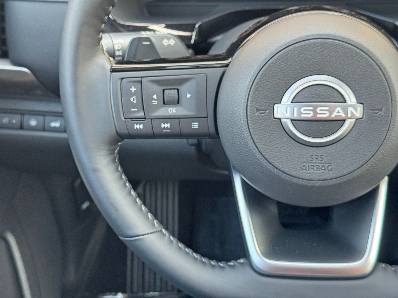 Used 2025 Nissan Pathfinder Platinum AWD/4WD image 23
