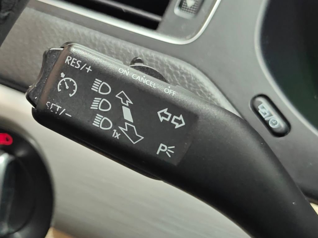 Used 2013 Volkswagen Jetta Hybrid Sedan FWD image 31