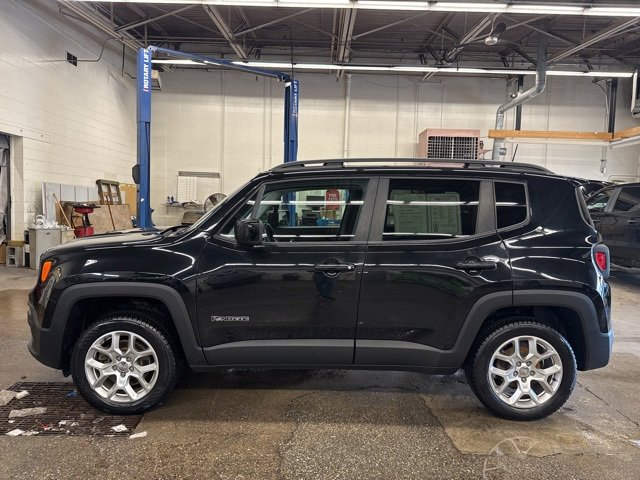 Used 2018 Jeep Renegade Latitude w/ Popular Equipment Group image 3