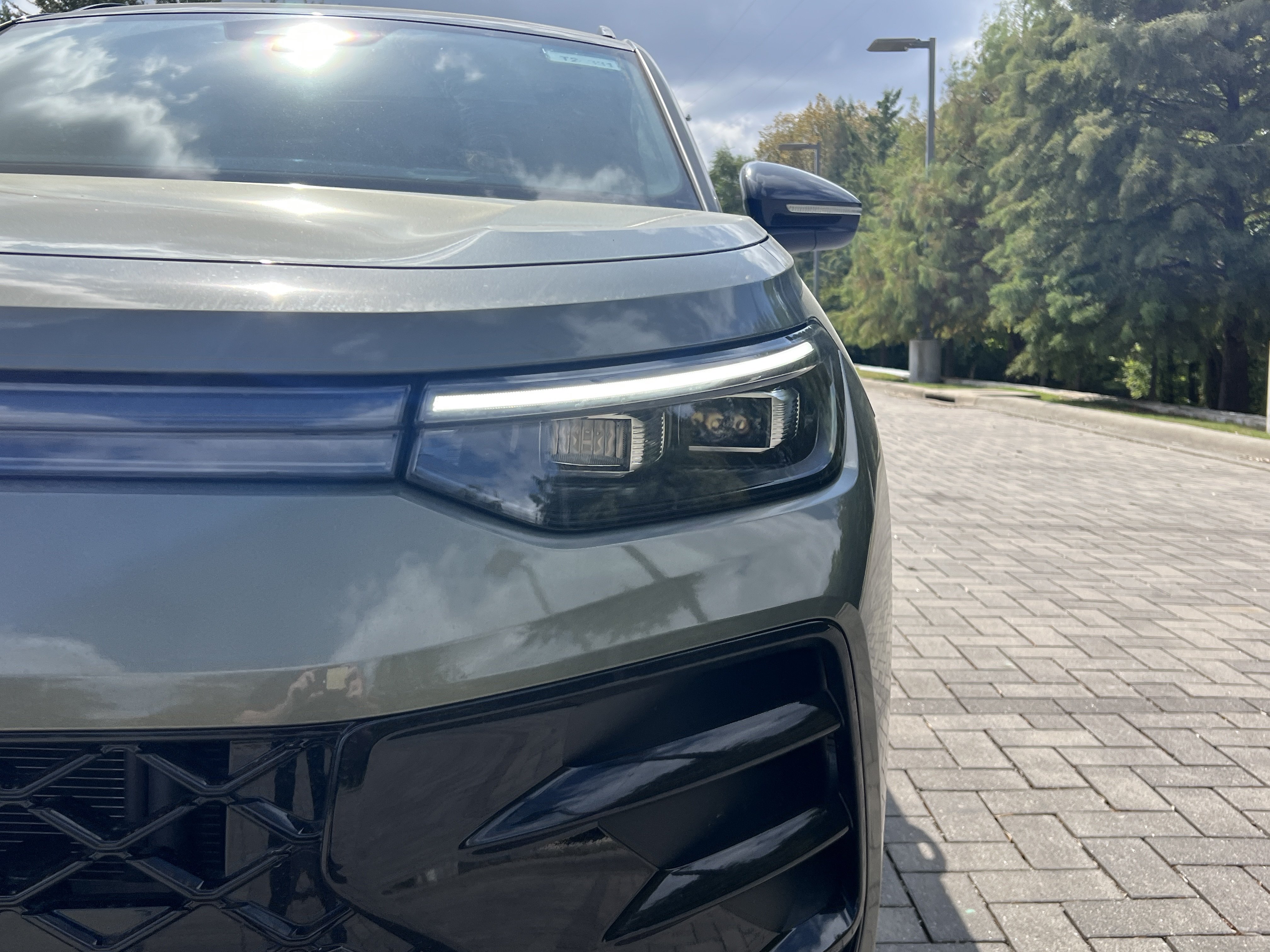 Certified 2026 Volkswagen Tiguan SE R-Line FWD image 5