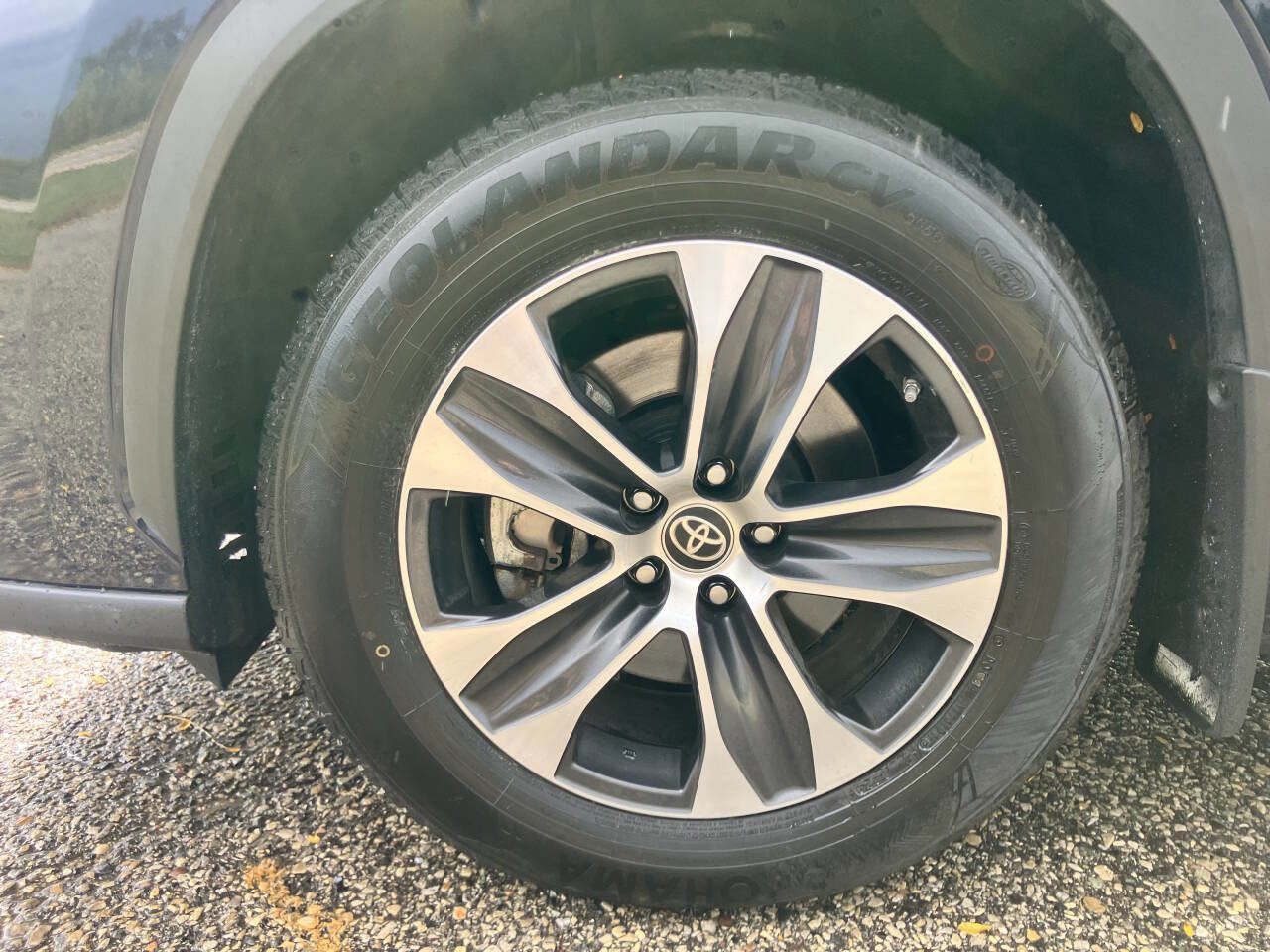 Used 2021 Toyota Highlander XLE image 9