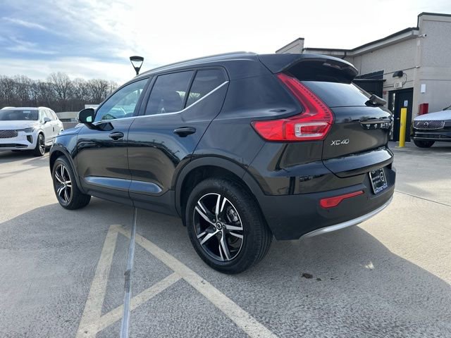 Certified 2025 Volvo XC40 B5 Core image 5