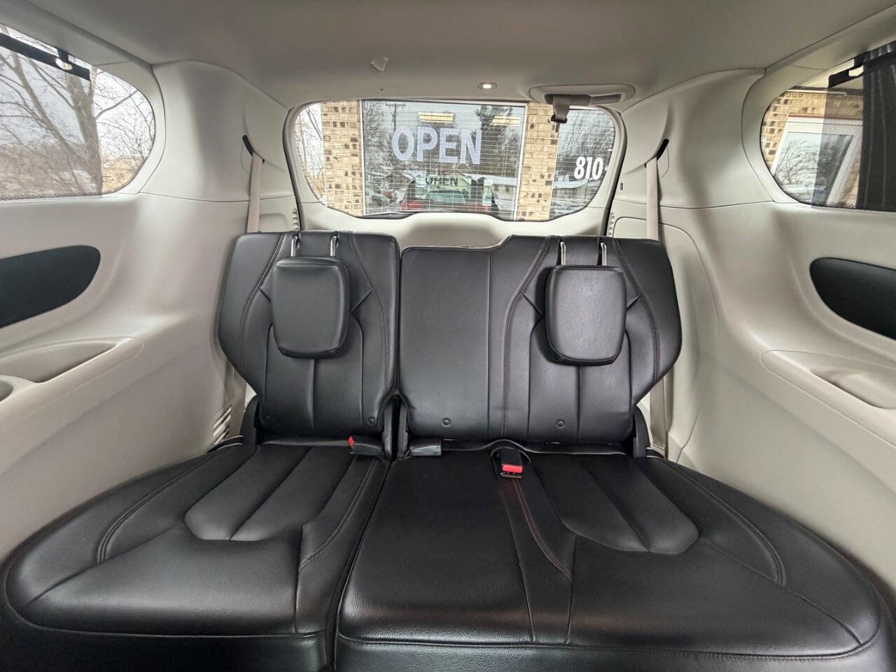 Used 2017 Chrysler Pacifica Touring-L image 12