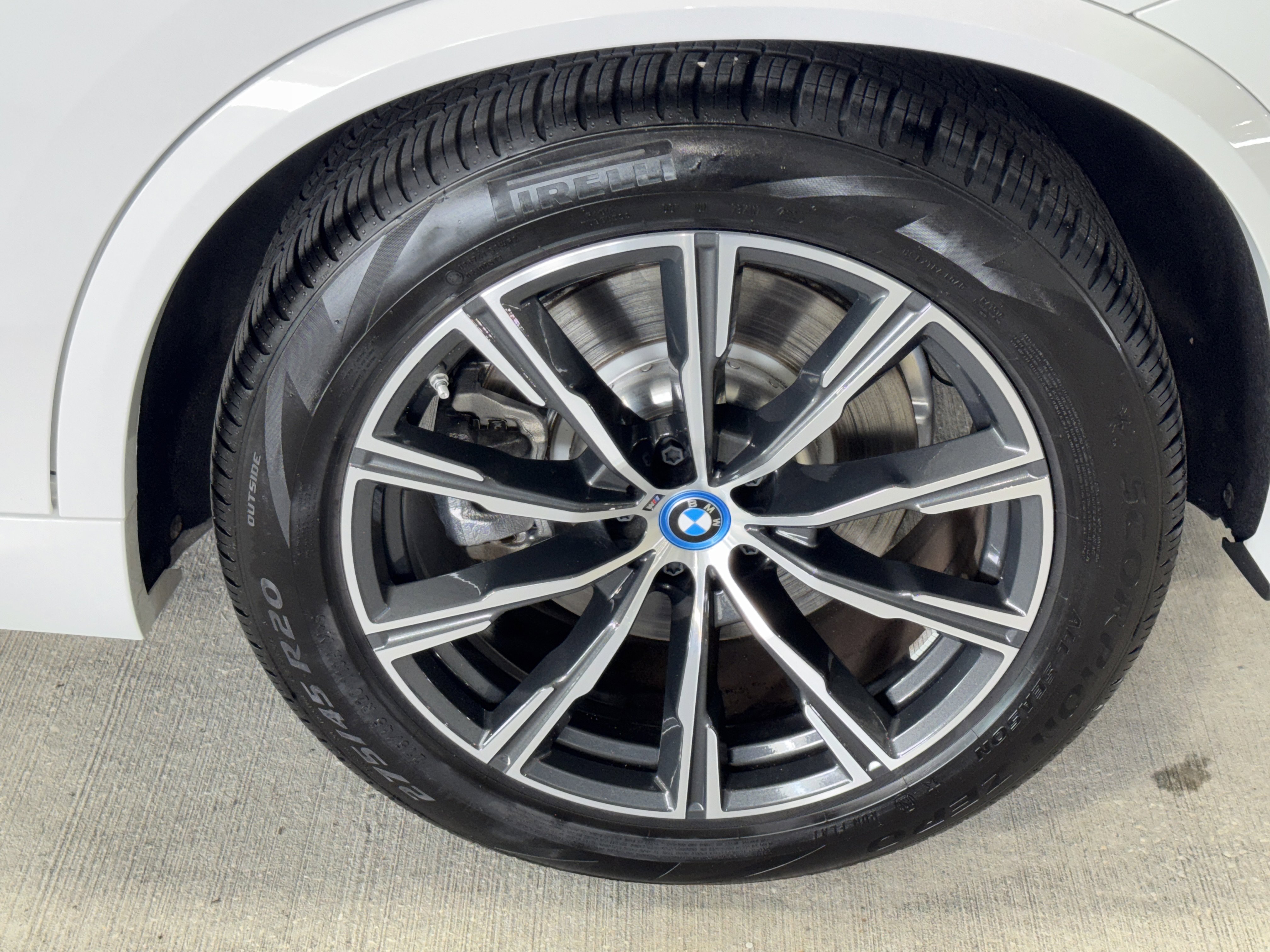 Certified 2025 BMW X5 xDrive50e w/ M Sport Package image 36