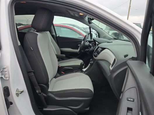 Used 2020 Chevrolet Trax LS FWD image 4