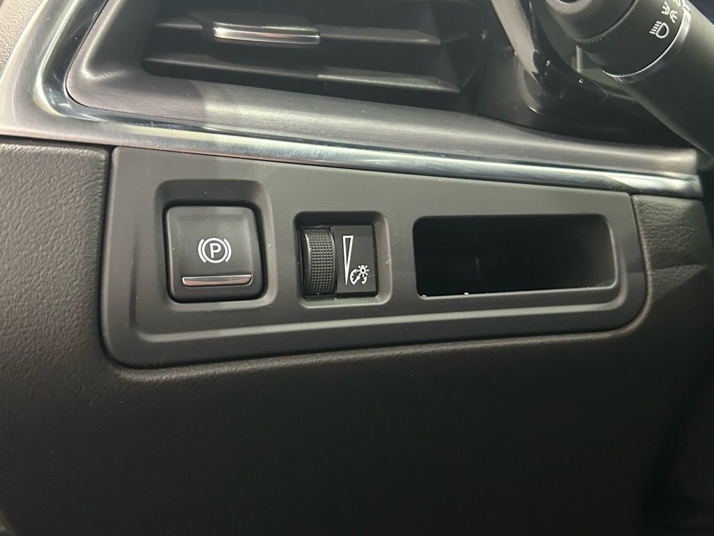 Used 2023 Cadillac XT5 Luxury image 25