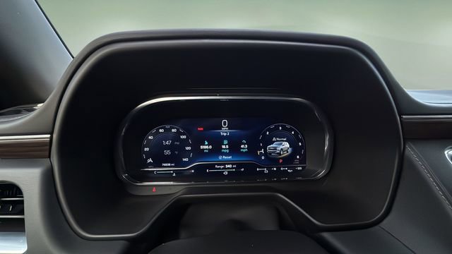 Used 2024 Chevrolet Suburban LT RWD image 15