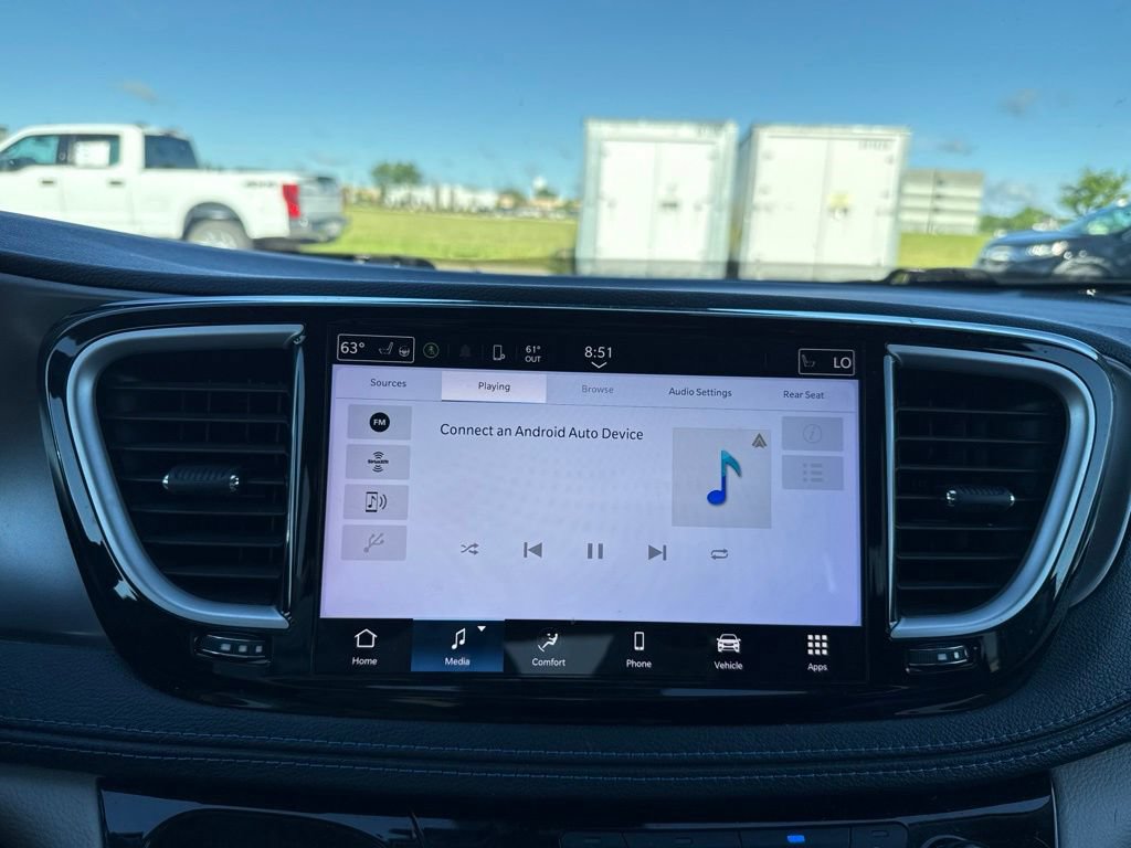 Used 2021 Chrysler Pacifica Touring w/ Uconnect Theater Family Group FWD image 22