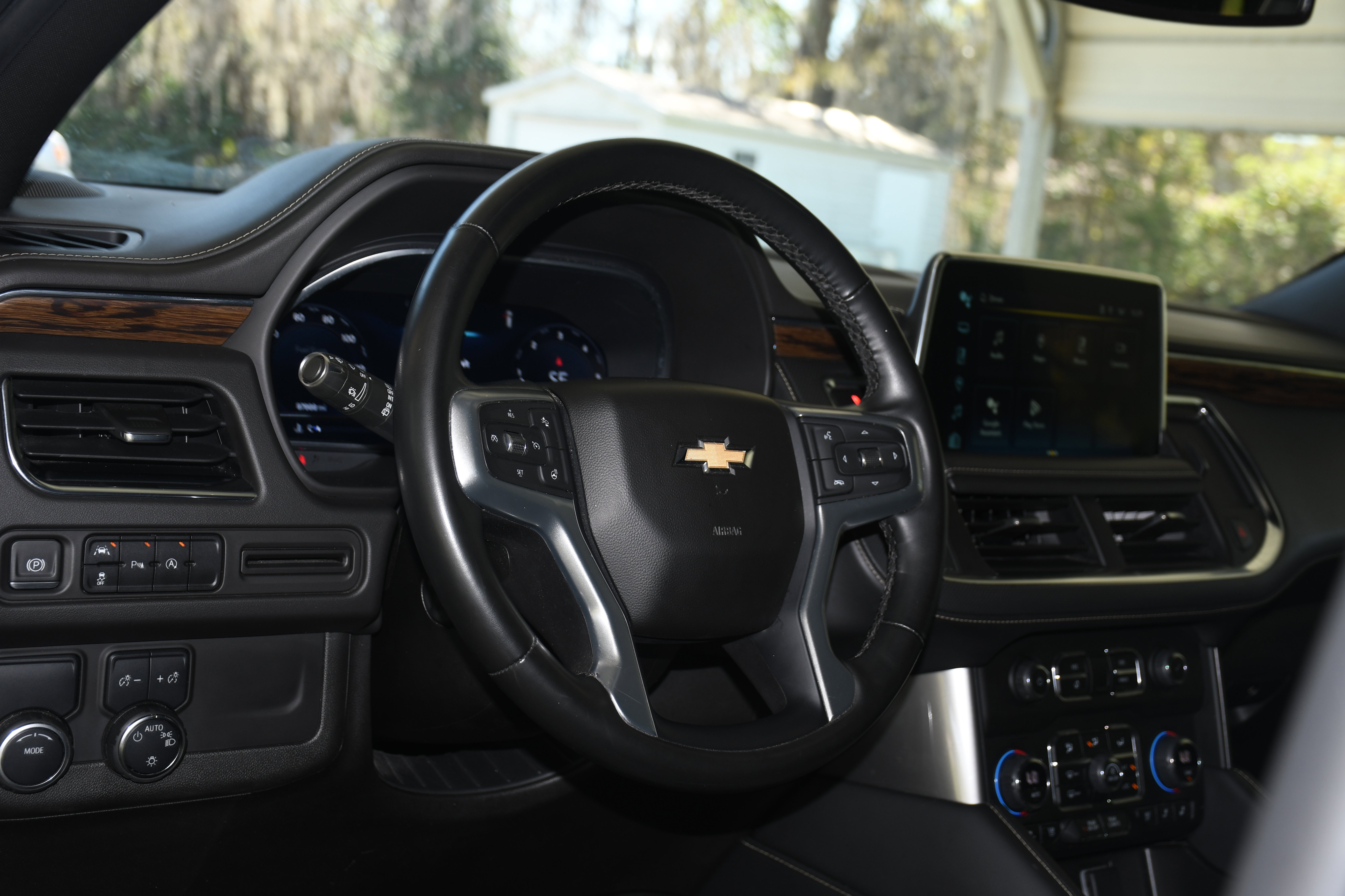 Used 2023 Chevrolet Suburban Premier RWD image 8