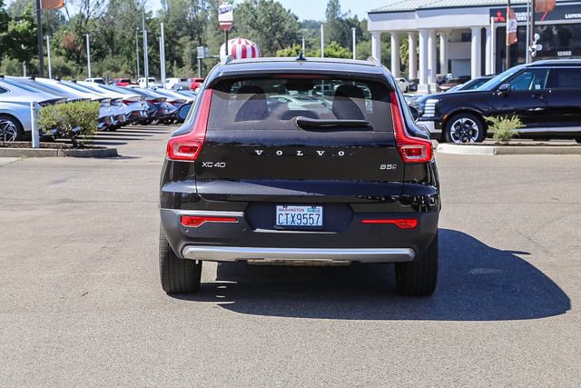 Used 2023 Volvo XC40 B5 Core AWD/4WD image 4