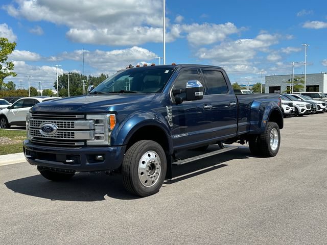 Certified 2019 Ford F450 Platinum w/ Platinum Ultimate Package AWD/4WD image 32