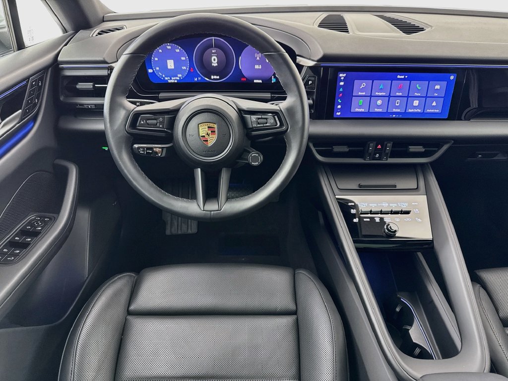 Certified 2025 Porsche Macan Electric RWD image 24
