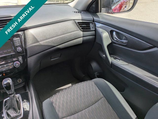 Used 2019 Nissan Rogue SV AWD/4WD image 16