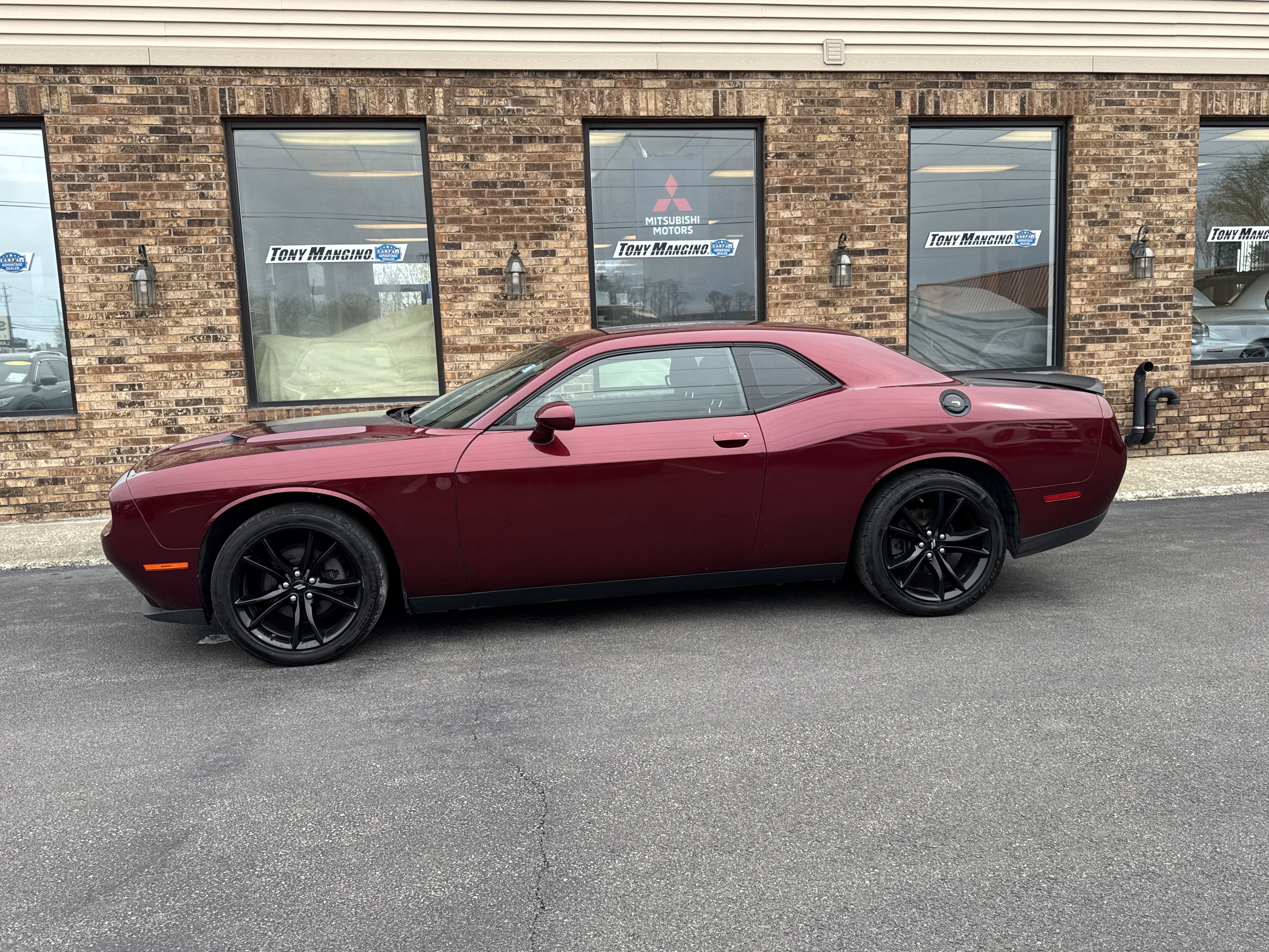Used 2018 Dodge Challenger SXT w/ Blacktop Package RWD image 2