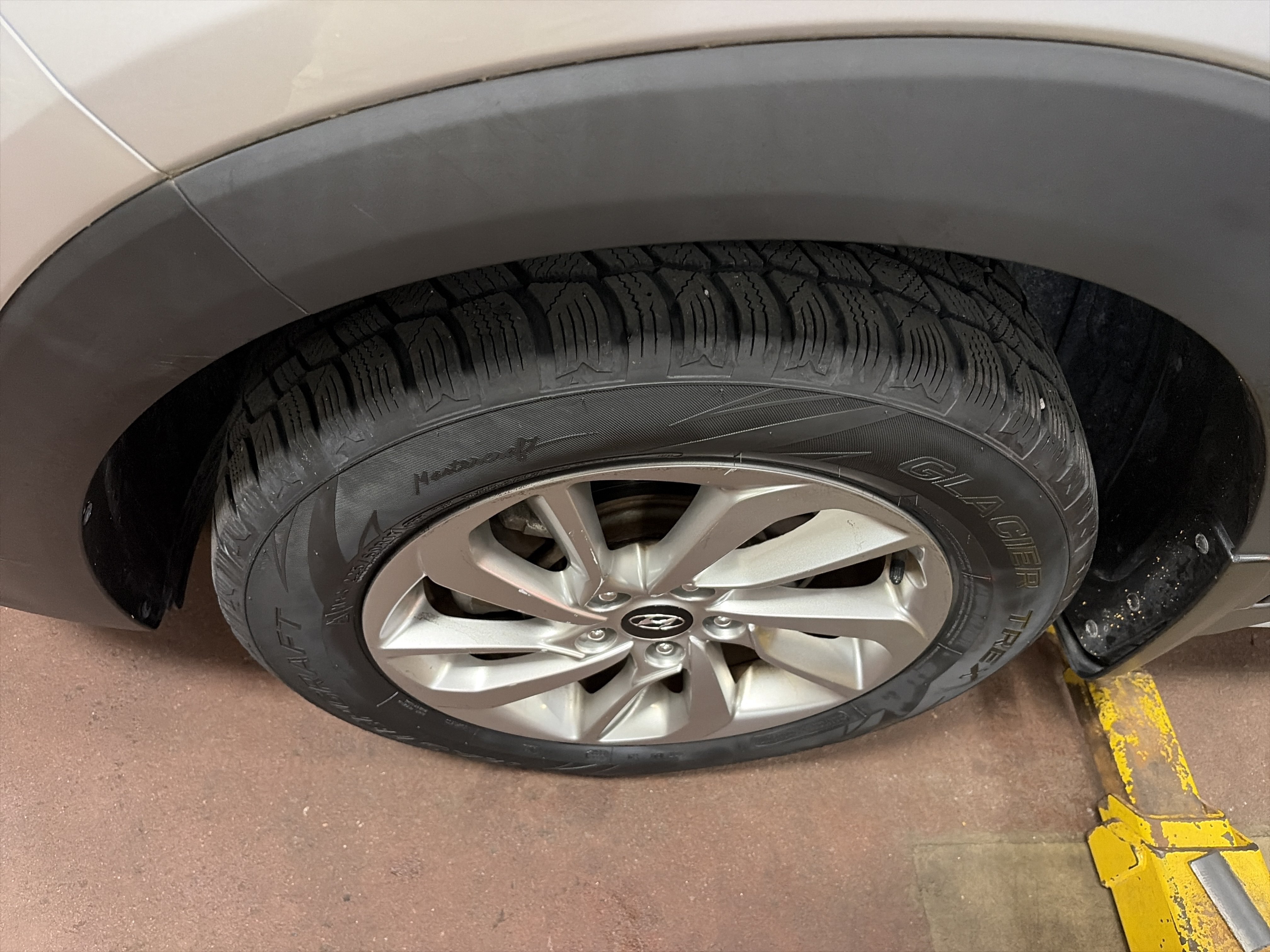 Used 2017 Hyundai Tucson SE AWD/4WD image 2