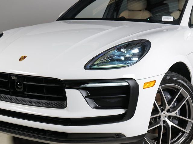 Certified 2026 Porsche Macan AWD/4WD image 31
