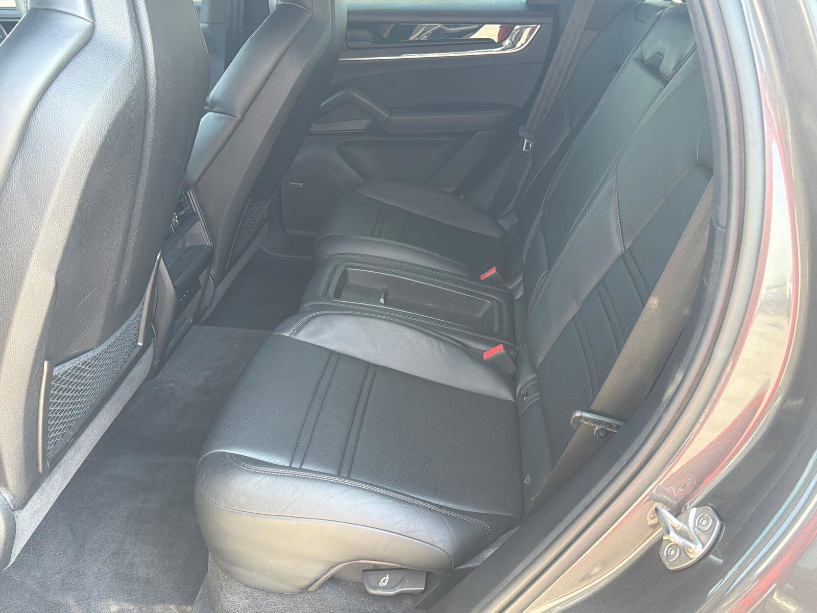 Used 2024 Porsche Cayenne S AWD/4WD image 21