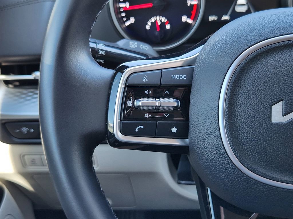 Used 2024 Kia Carnival LX image 26