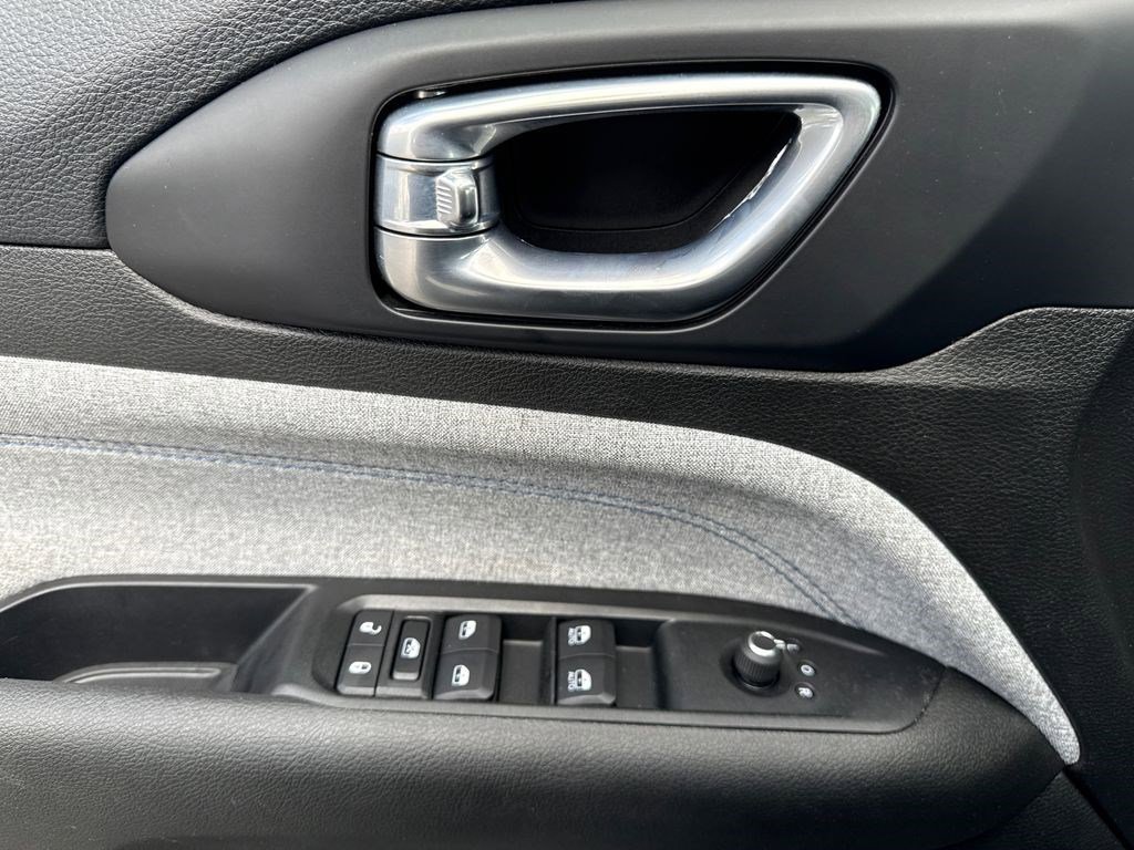 Used 2022 Jeep Compass Latitude FWD image 21
