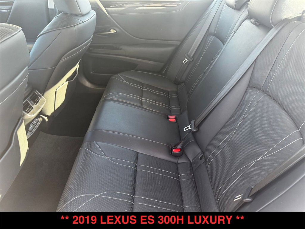Used 2019 Lexus ES 300h w/ Accessory Package image 5