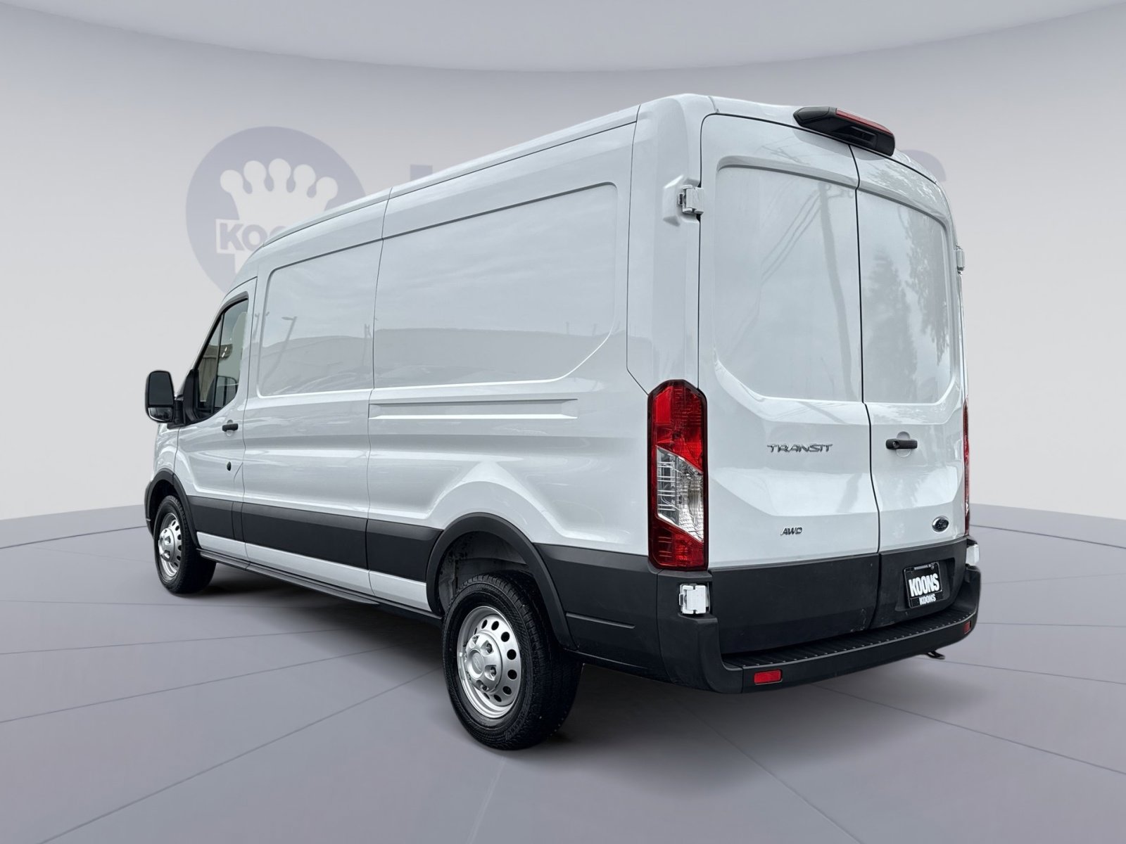 Used 2025 Ford Transit 250 148 Medium Roof Extended AWD w/ Load Area Protection Package image 4