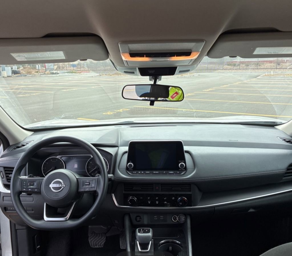 Used 2024 Nissan Rogue S image 14