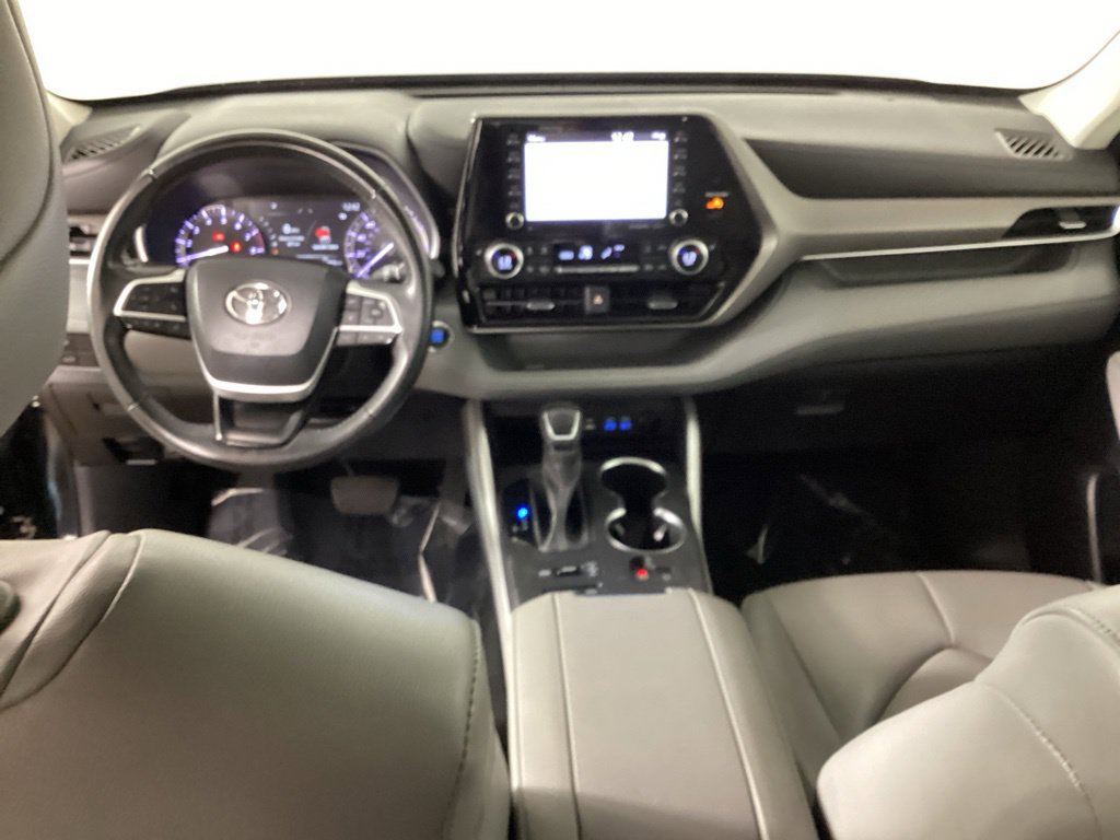 Used 2022 Toyota Highlander XLE AWD/4WD image 38