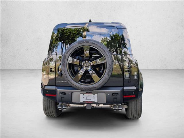 New 2026 Land Rover Defender 110 X-Dynamic SE image 18