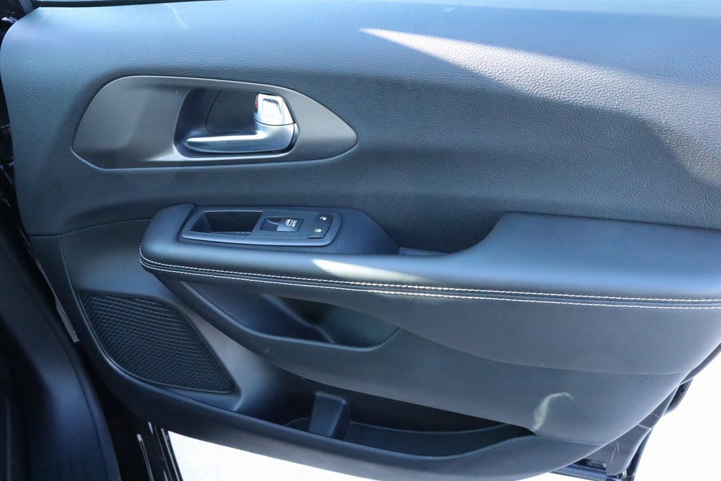 New 2026 Chrysler Pacifica Select w/ S Appearance Package FWD image 15
