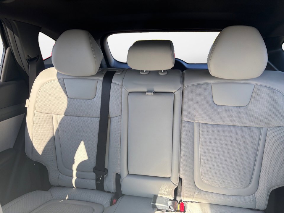 New 2025 Hyundai Tucson Limited image 12