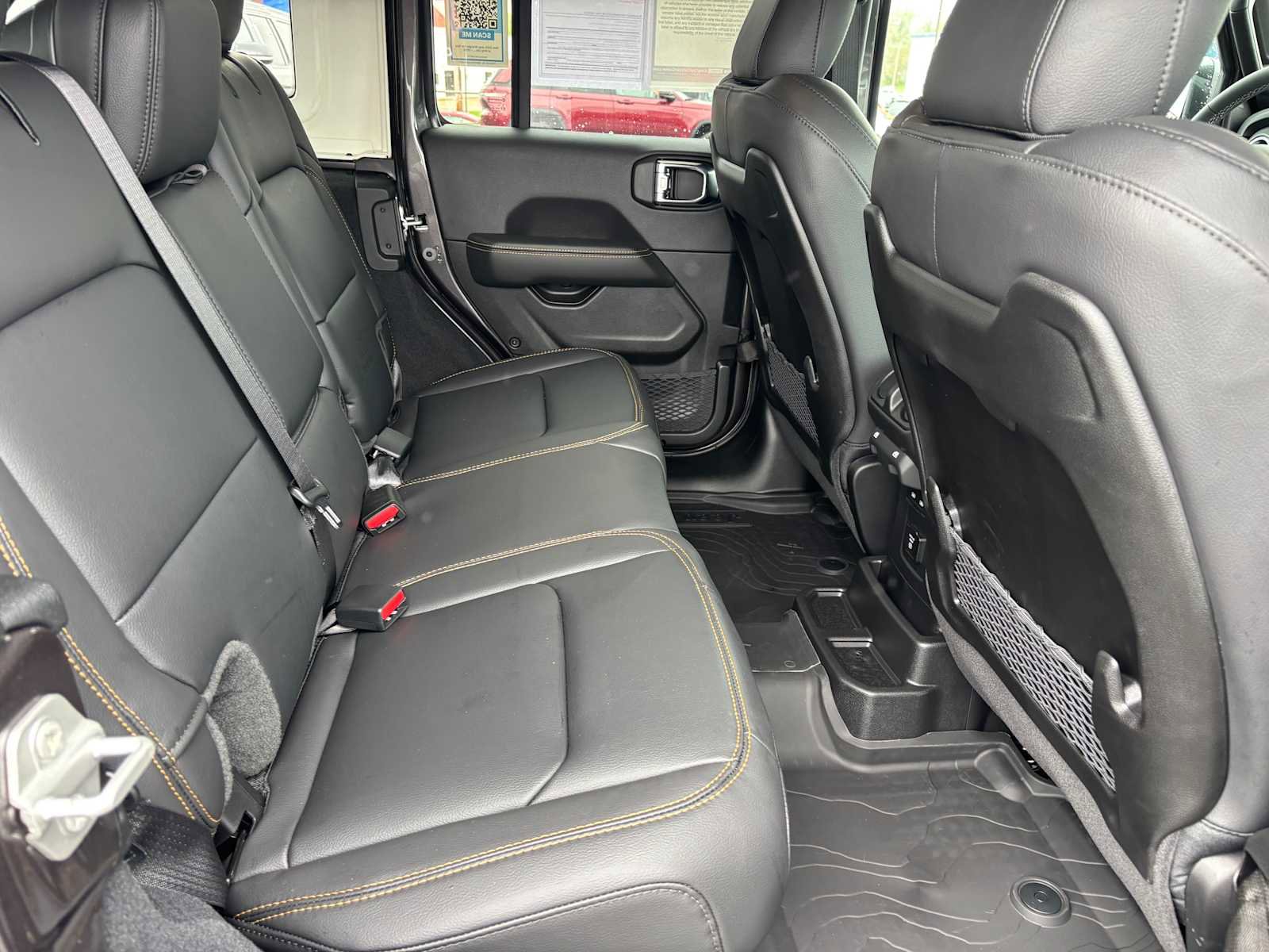 Used 2025 Jeep Wrangler Sahara image 15