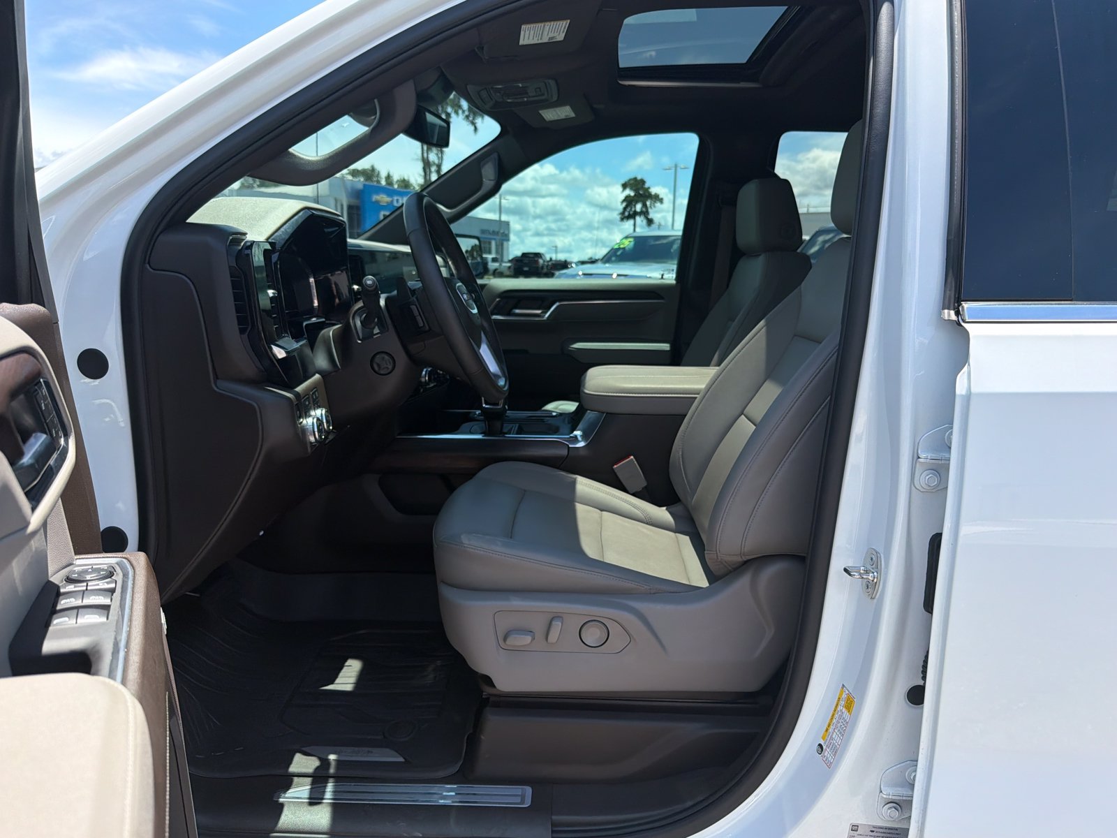 Used 2024 GMC Sierra 1500 SLT w/ SLT Premium Package AWD/4WD image 14