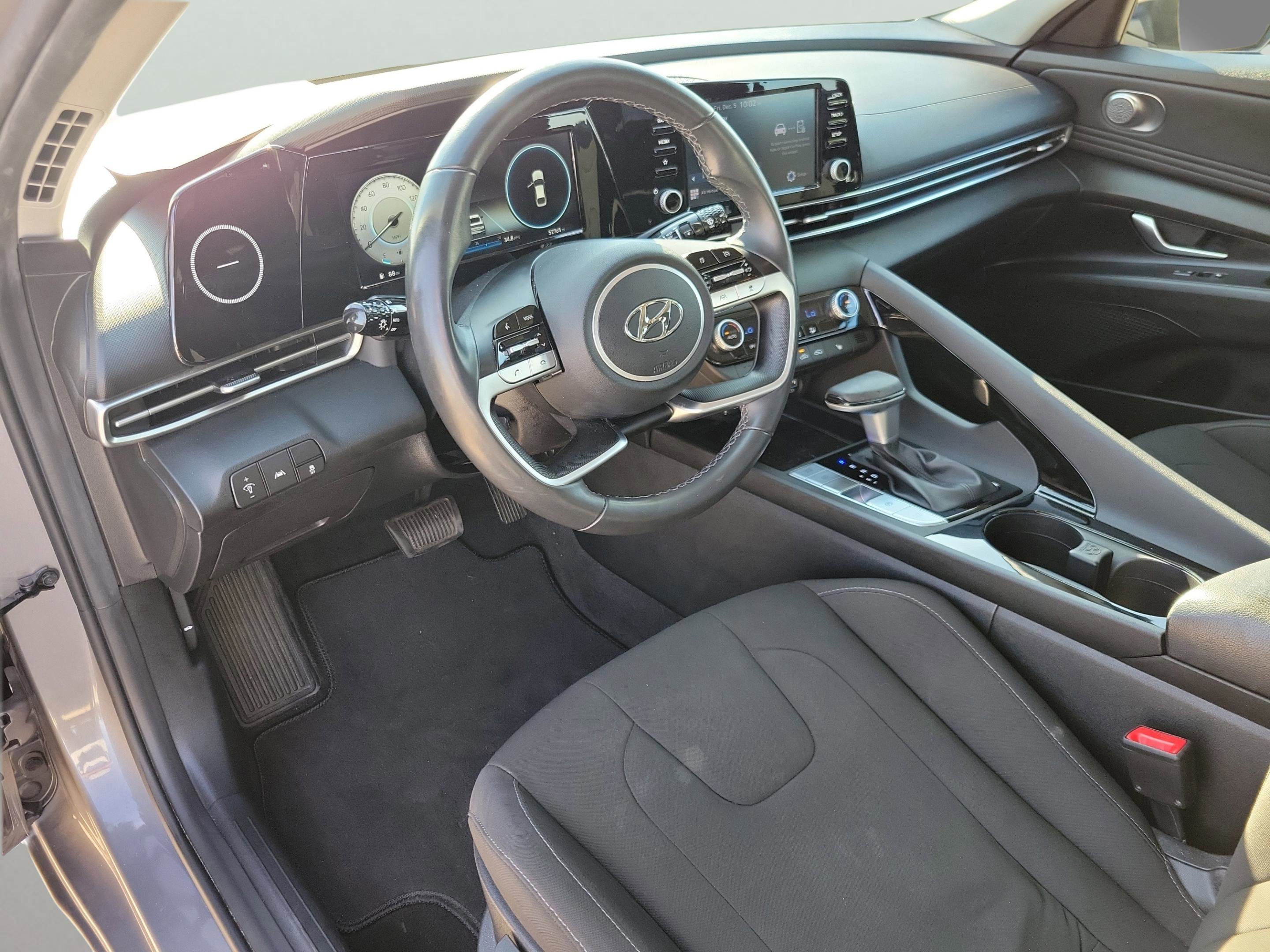 Certified 2021 Hyundai Elantra SEL w/ Convenience Package image 14